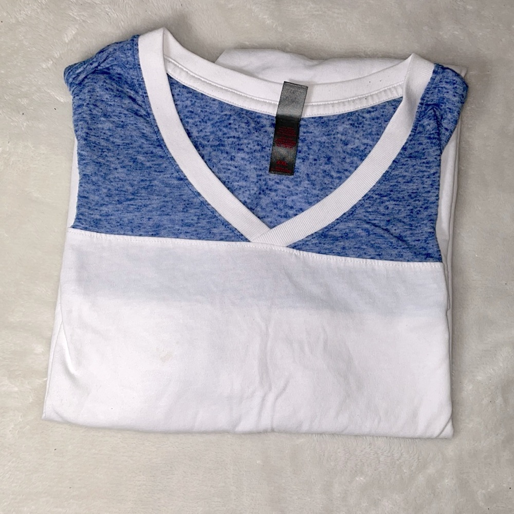 XXL T-shirt short sleeve stripes on the sleeves.